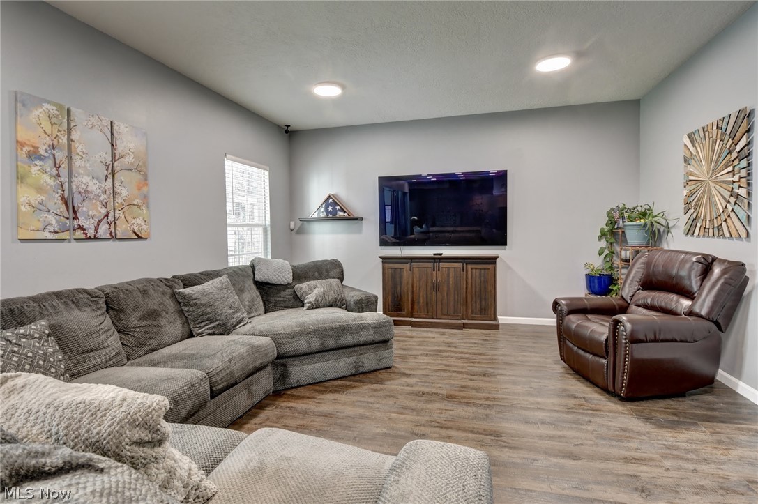 3059 Stonehurst Road Green, OH 44685 - Photo 4 of 47