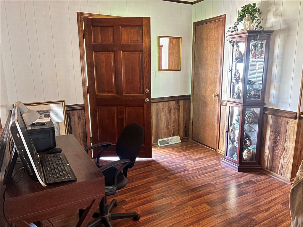 303 Meadow Drive Seneca, SC 29678 - Photo 21 of 27 Foyer can be used as a computer area
