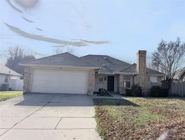 $290,000 | 918 Gwinnett Circle, Arlington, TX 76017