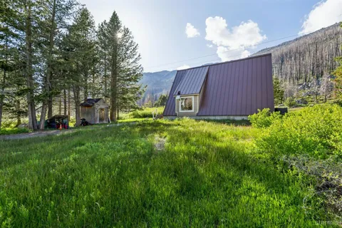 $389,000 | 221 Sierra-At-Tahoe Road, Twin Bridges, CA 95735