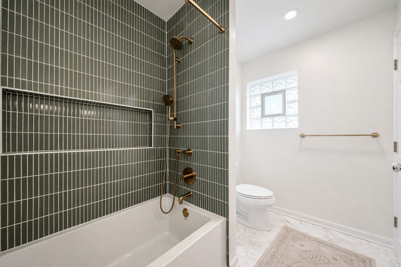 3141 North Racine Avenue, Unit 3 Chicago, IL 60657 - Photo 11 of 24