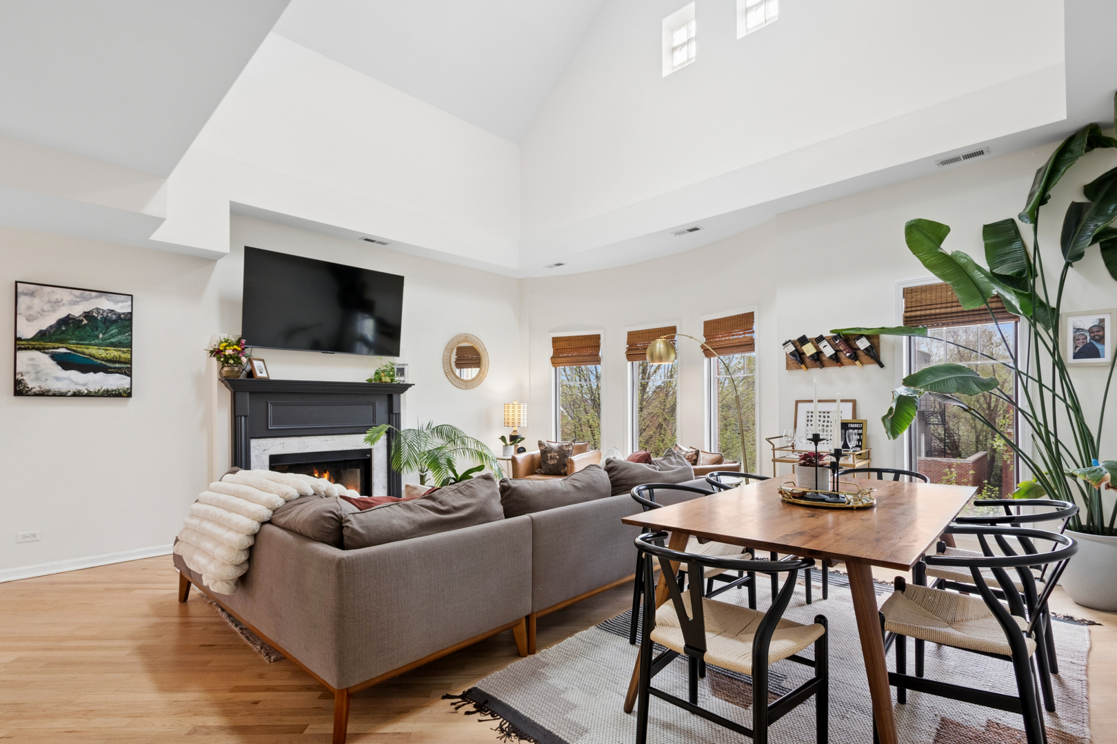 3141 North Racine Avenue, Unit 3 Chicago, IL 60657 - Photo 2 of 24