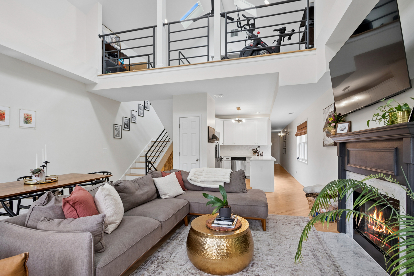 3141 North Racine Avenue, Unit 3 Chicago, IL 60657 - Photo 4 of 24