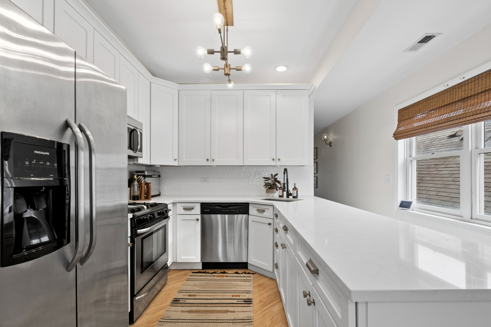 3141 North Racine Avenue, Unit 3 Chicago, IL 60657 - Photo 6 of 24