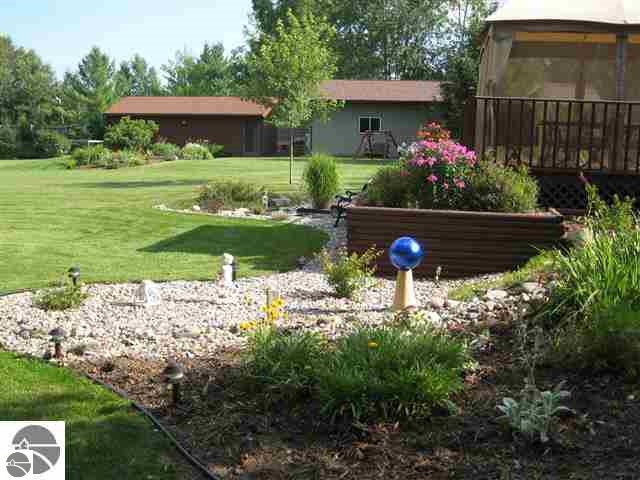 924 North Black Road Twining, MI 48766 - Photo 4 of 19 1779167-3.JPG