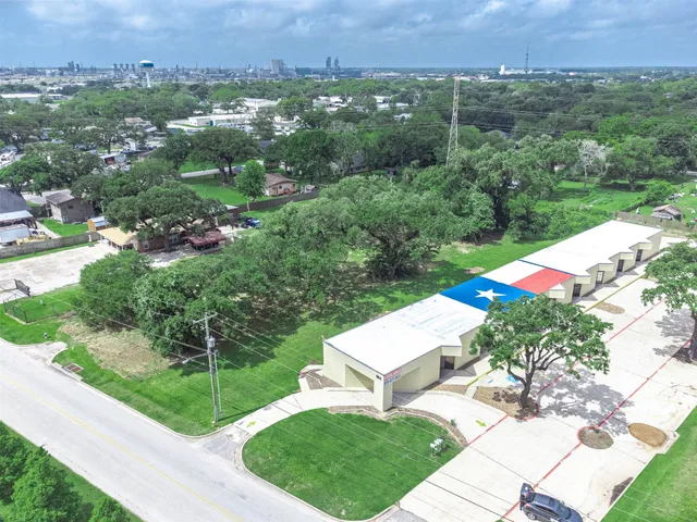 $99,900 | 516 Brazosport Boulevard South, Clute, TX 77531