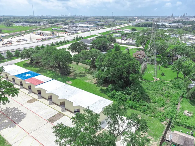 $99,900 | 516 Brazosport Boulevard South, Clute, TX 77531