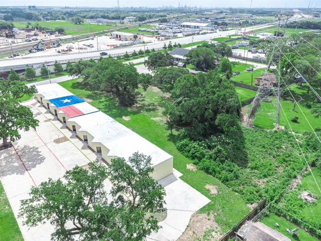 $99,900 | 516 Brazosport Boulevard South, Clute, TX 77531