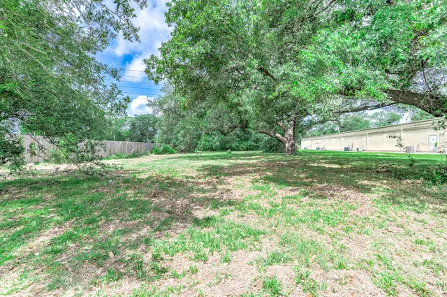 $99,900 | 516 Brazosport Boulevard South, Clute, TX 77531