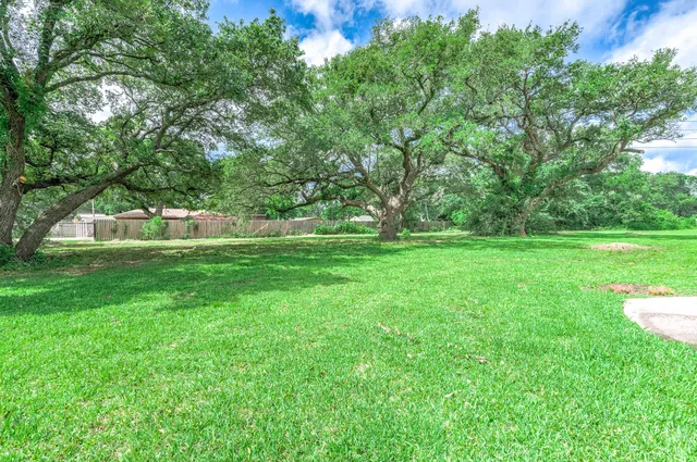 $99,900 | 516 Brazosport Boulevard South, Clute, TX 77531