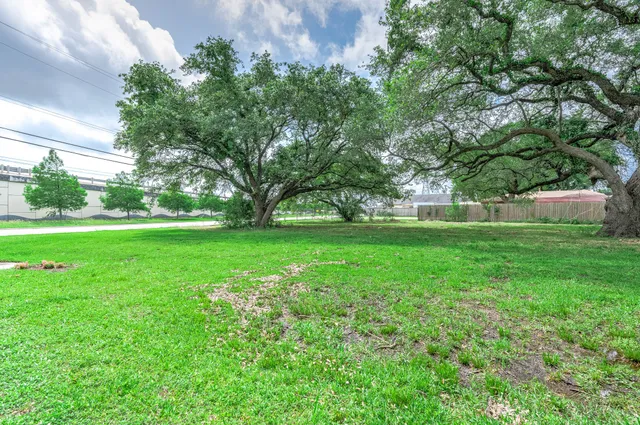 $99,900 | 516 Brazosport Boulevard South, Clute, TX 77531