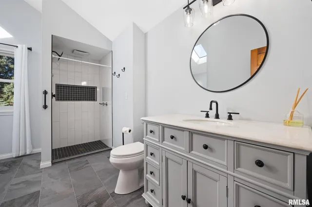 $599,000 | 26101 Schuck Road, Washington, IL 61571