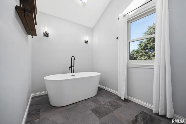 $599,000 | 26101 Schuck Road, Washington, IL 61571