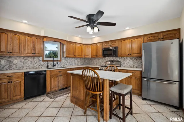 $599,000 | 26101 Schuck Road, Washington, IL 61571