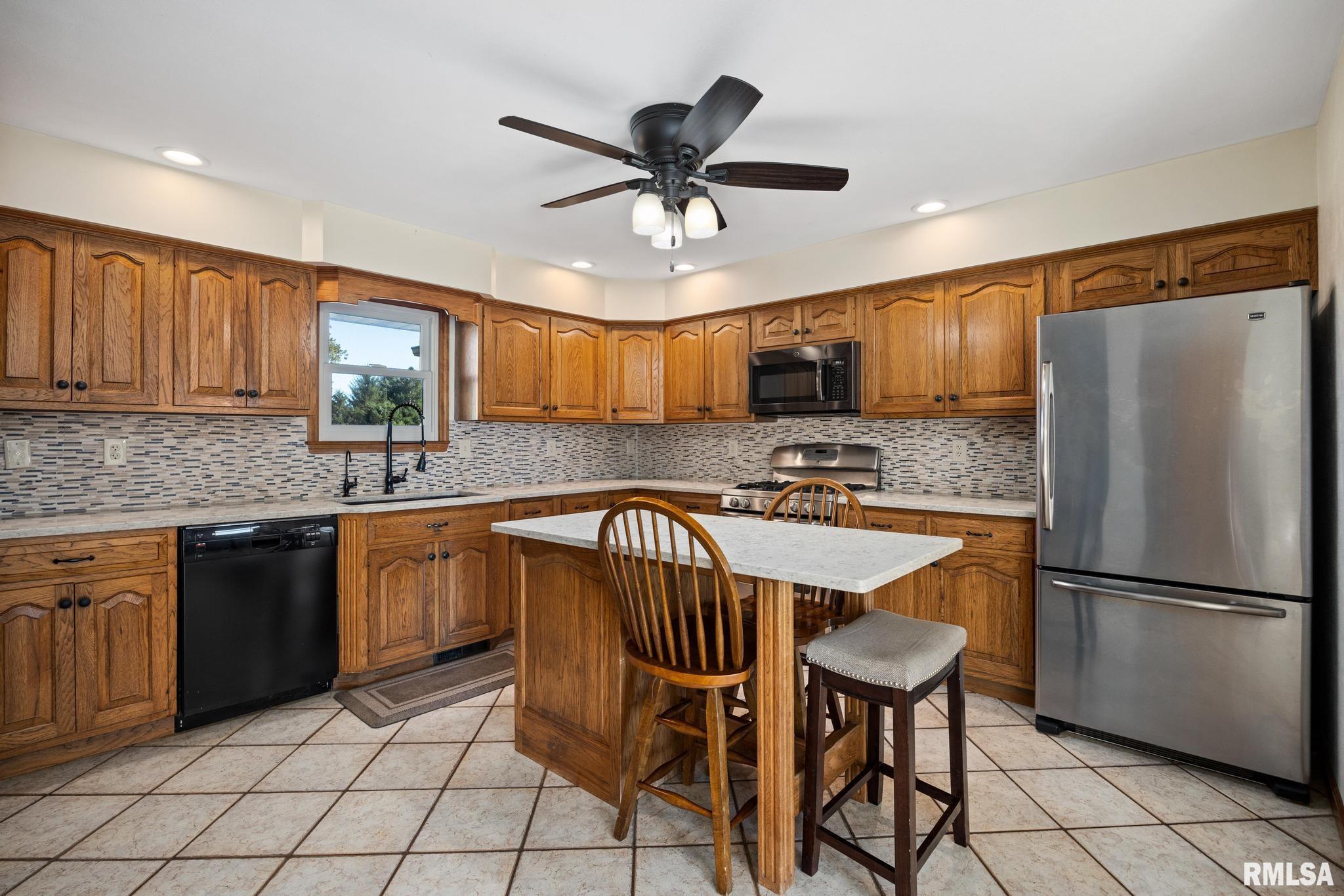 26101 Schuck Road Washington, IL 61571 - Photo 9 of 47