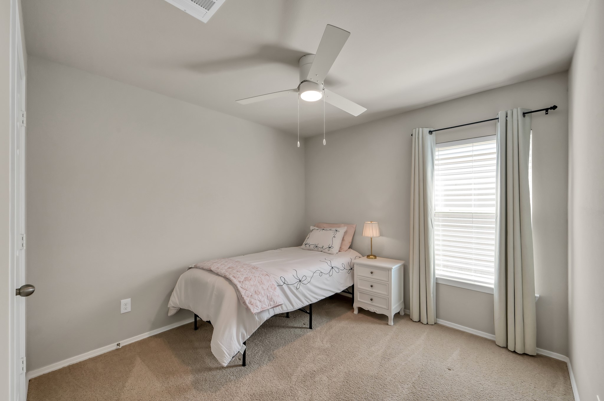 514 Dalloway Street Conroe, TX 77316 - Photo 19 of 27 Additional bedroom ideal for guests, office, or flex space