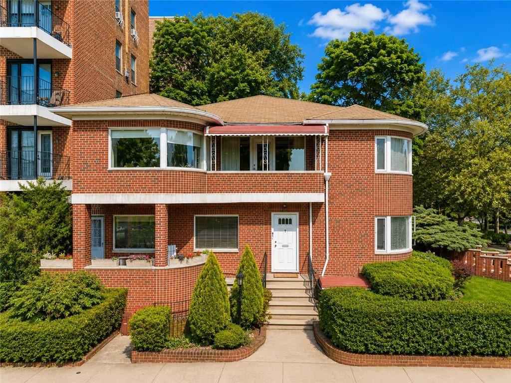 1 Bay Ridge Parkway Brooklyn, NY 11209 - Photo 4 of 38 a front view of a house with garden