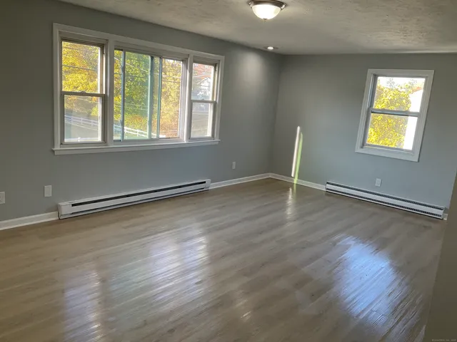 a view of empty room with window