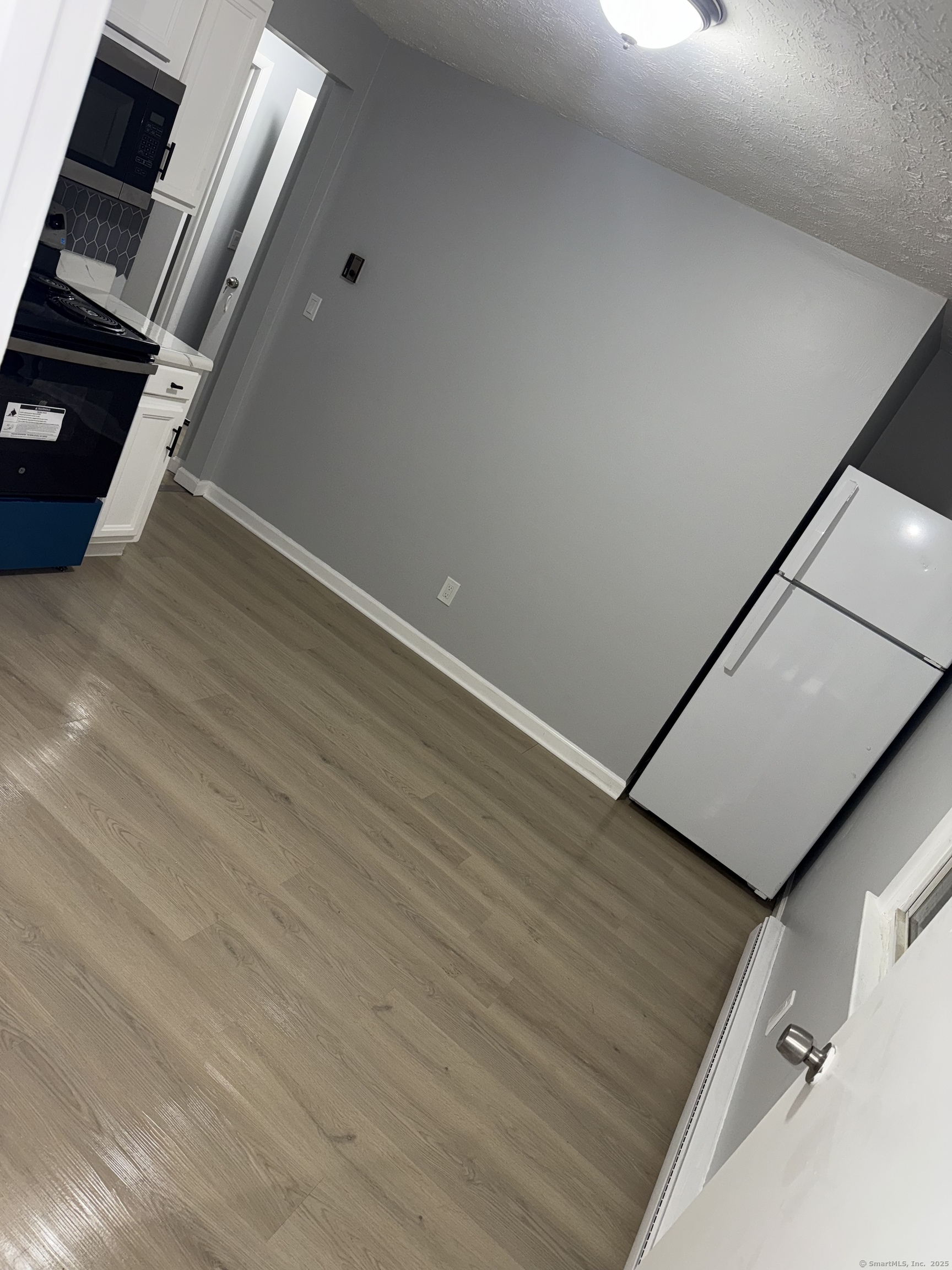 641 Middletown Avenue, Unit 2 New Haven, CT 06513 - Photo 5 of 20 a view of an empty room