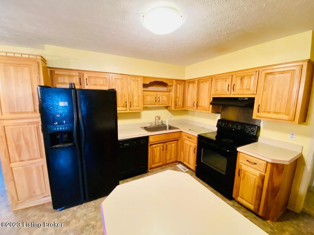 6216 Highway 555 Springfield, KY 40069 - Photo 4 of 29 005_Kitchen