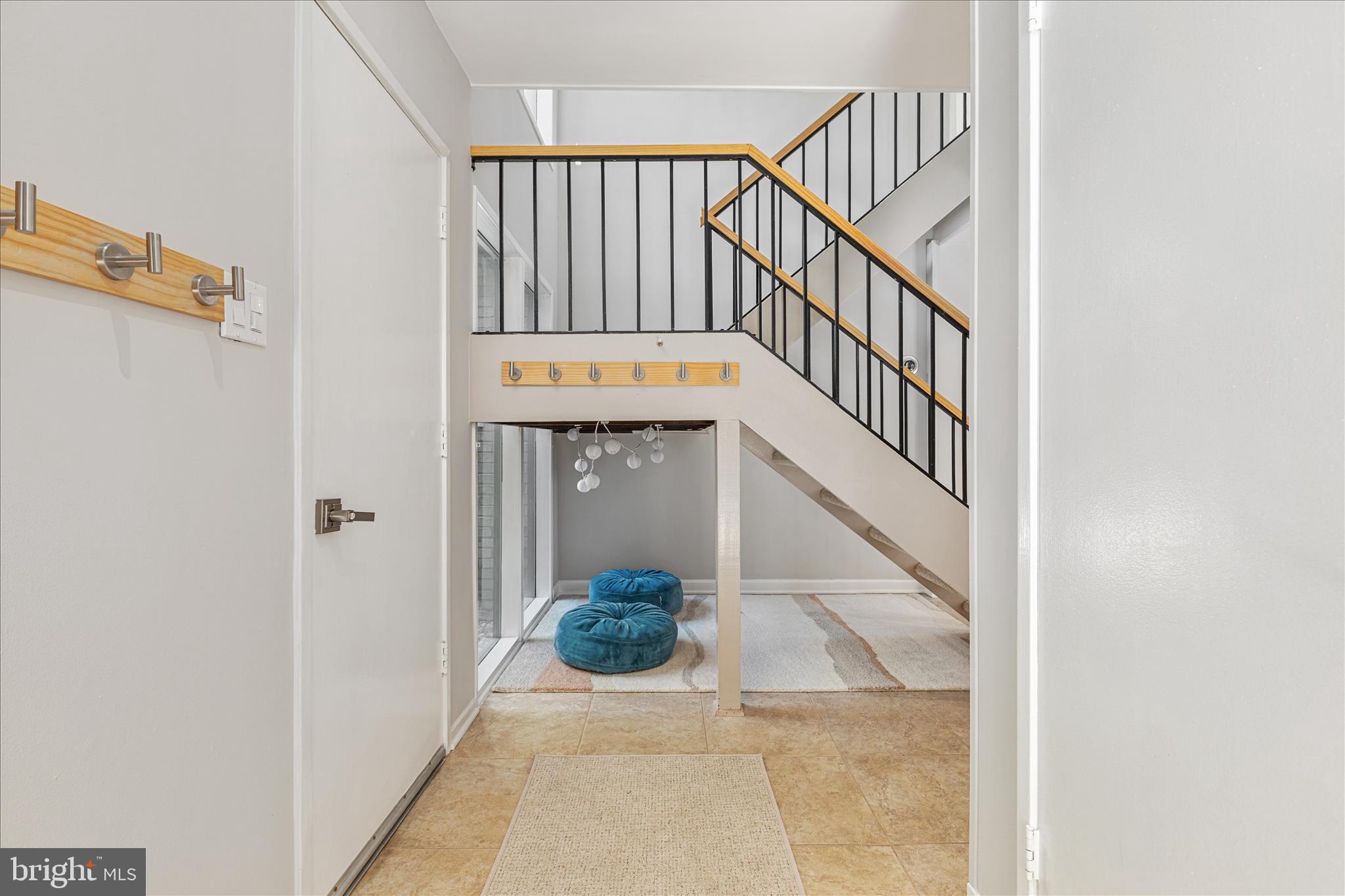 12108 Quorn Lane Reston, VA 20191 - Photo 6 of 91 Entrance Foyer | Main Level
