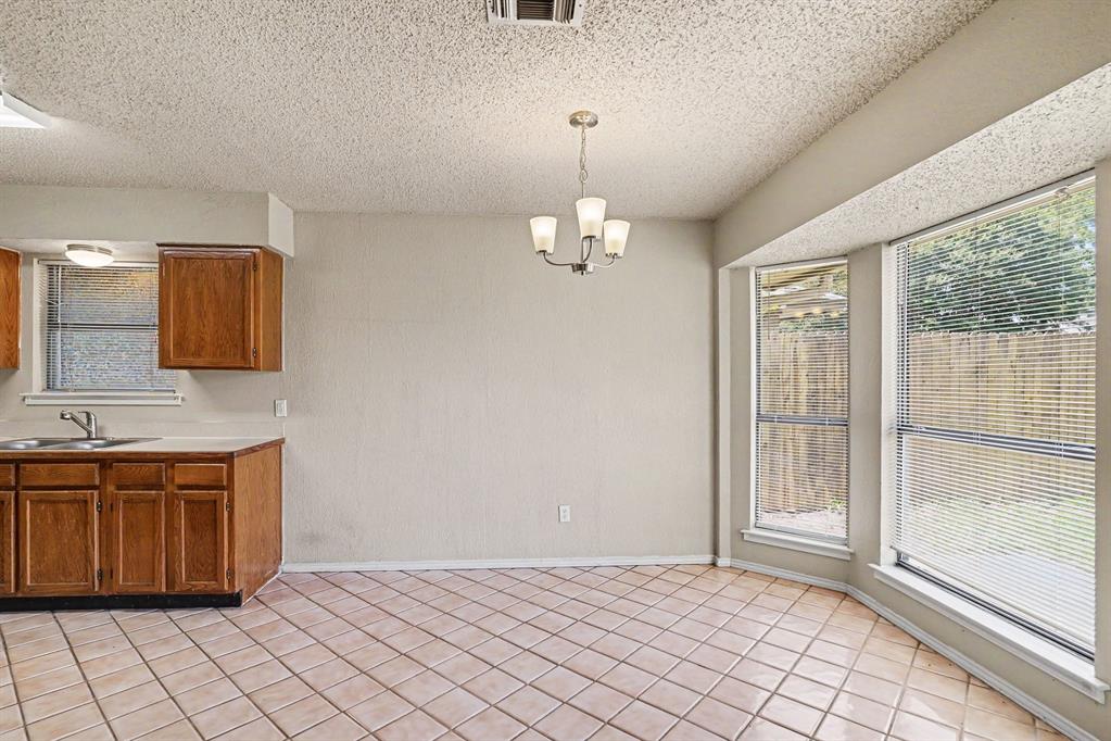 2608 Green Ridge Street Fort Worth, TX 76133 - Photo 9 of 25