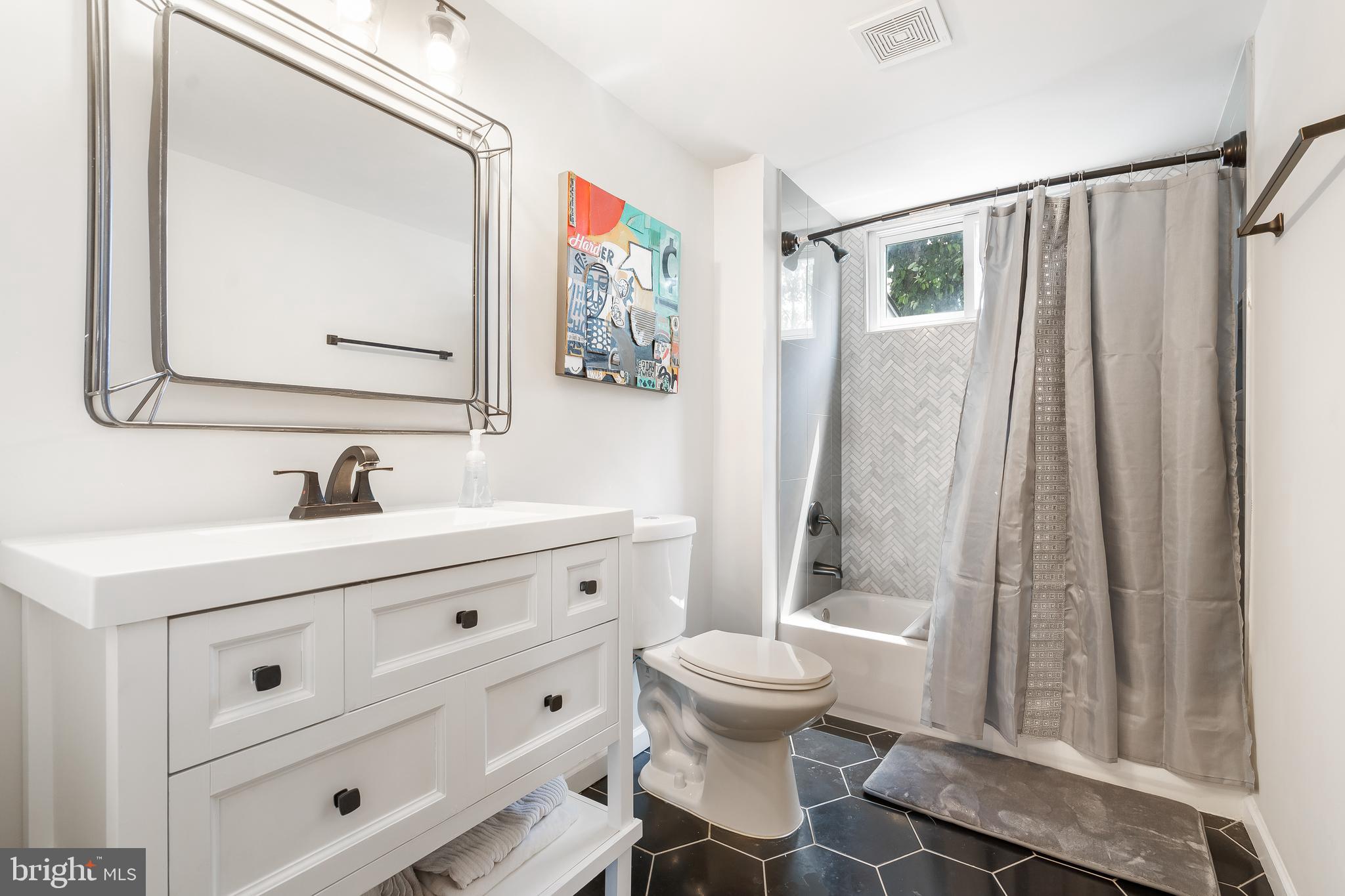 3803 Dorchester Road Baltimore, MD 21215 - Photo 33 of 45 Full Bathroom on the Upper Level