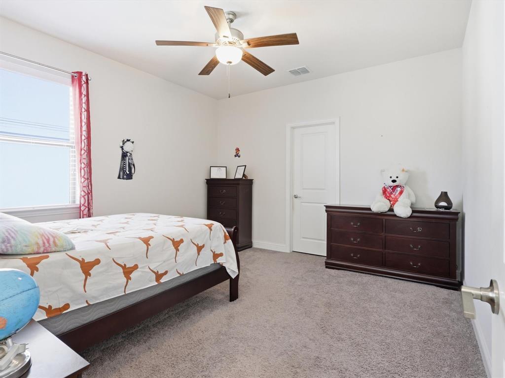 16458 Ryder Rock Road Frisco, TX 75033 - Photo 19 of 25 Third Bedroom w/ joining Bathrooms