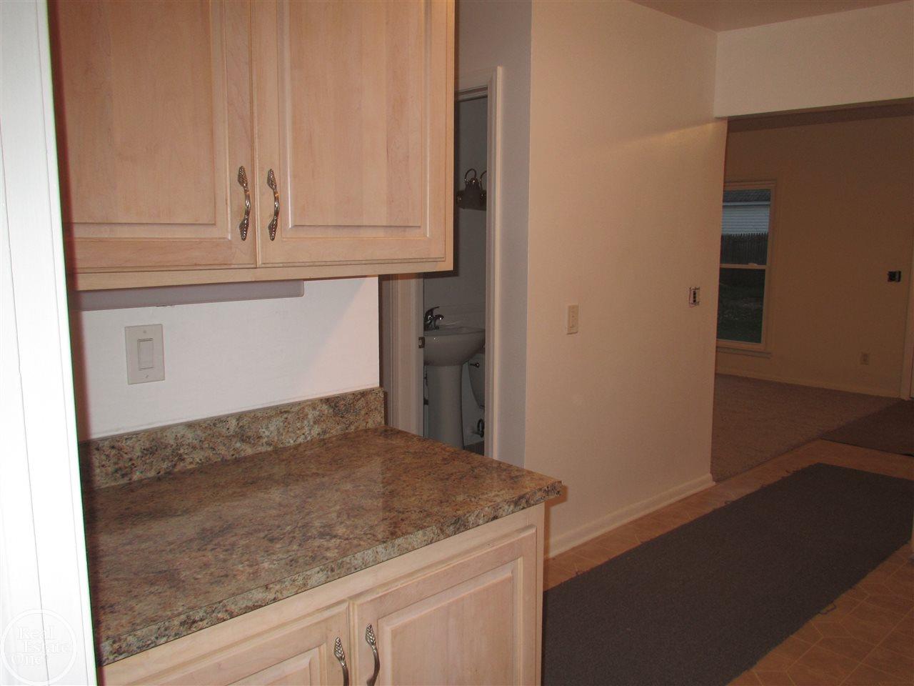 1323 Hampton Road Grosse Pointe Woods, MI 48236 - Photo 8 of 40