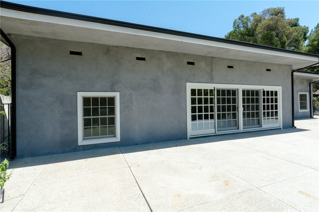 10315 Breezie Lane Tujunga, CA 91042 - Photo 4 of 23