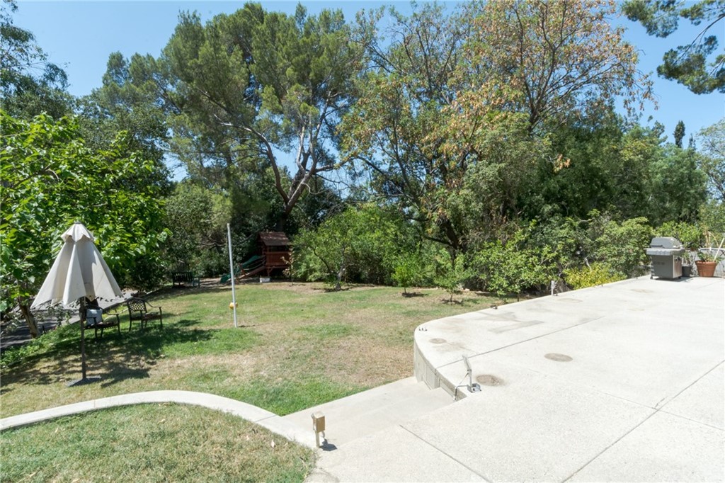 10315 Breezie Lane Tujunga, CA 91042 - Photo 6 of 23