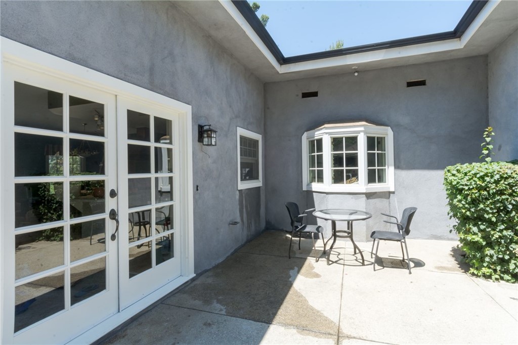 10315 Breezie Lane Tujunga, CA 91042 - Photo 8 of 23