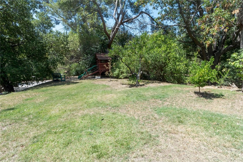 10315 Breezie Lane Tujunga, CA 91042 - Photo 9 of 23