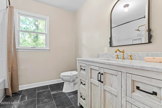 $368,500 | 107 Riverbend Road, Jacksonville, NC 28540