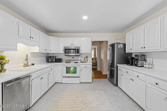 $368,500 | 107 Riverbend Road, Jacksonville, NC 28540