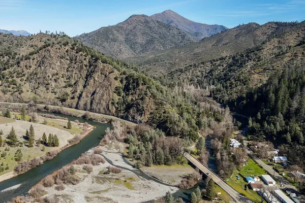 a view of a bathtub in a mountain