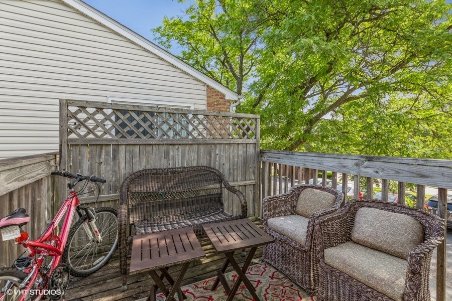 1870 Huntington Boulevard, Unit E Hoffman Estates, IL 60169 - Photo 9 of 10 a view of sitting area in balcony