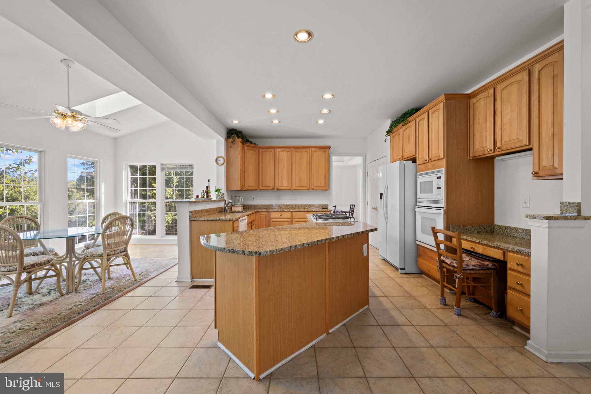 6009 Sandy Ridge Elkridge, MD 21075 - Photo 9 of 67 Kitchen | Sunroom