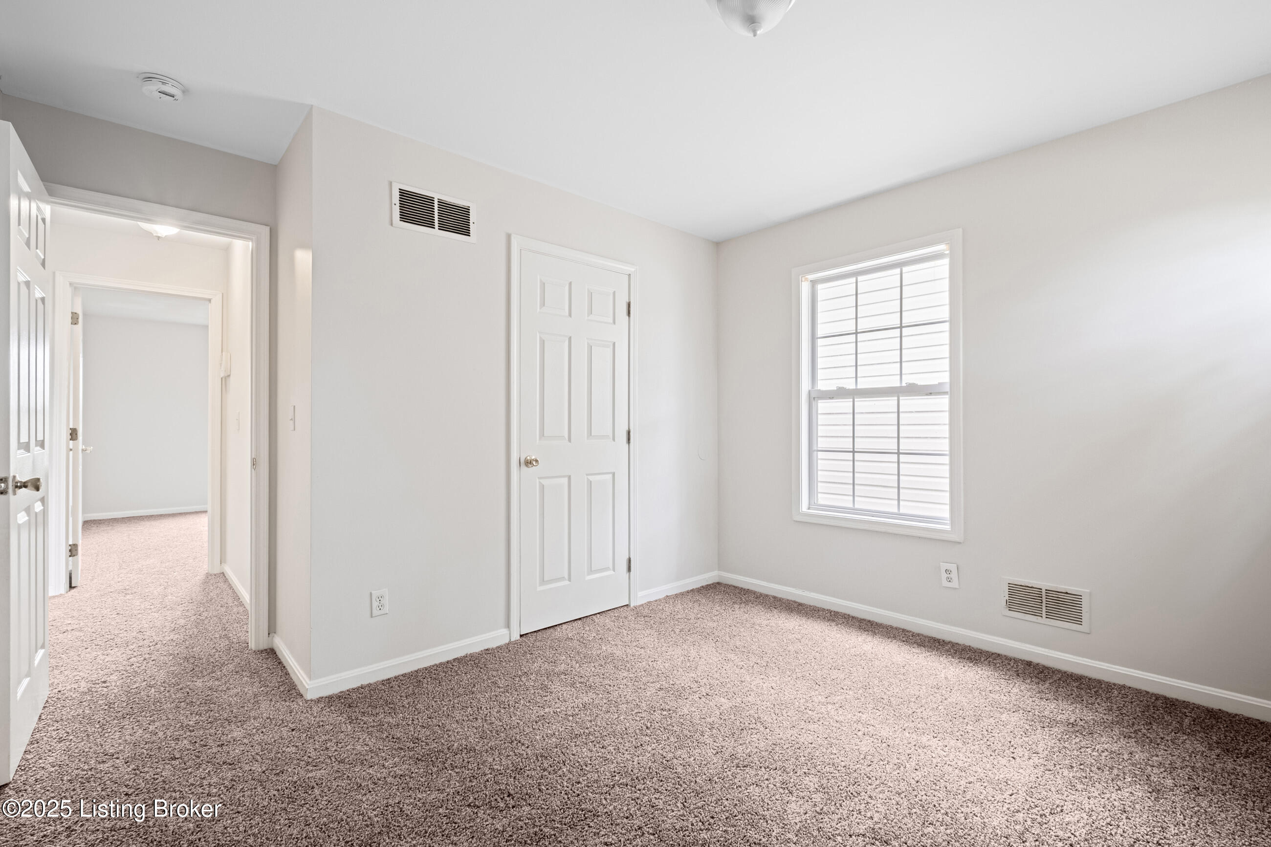 8803 Riley Avenue Louisville, KY 40242 - Photo 23 of 35 8803riley_louisvillerealestatemedia_082