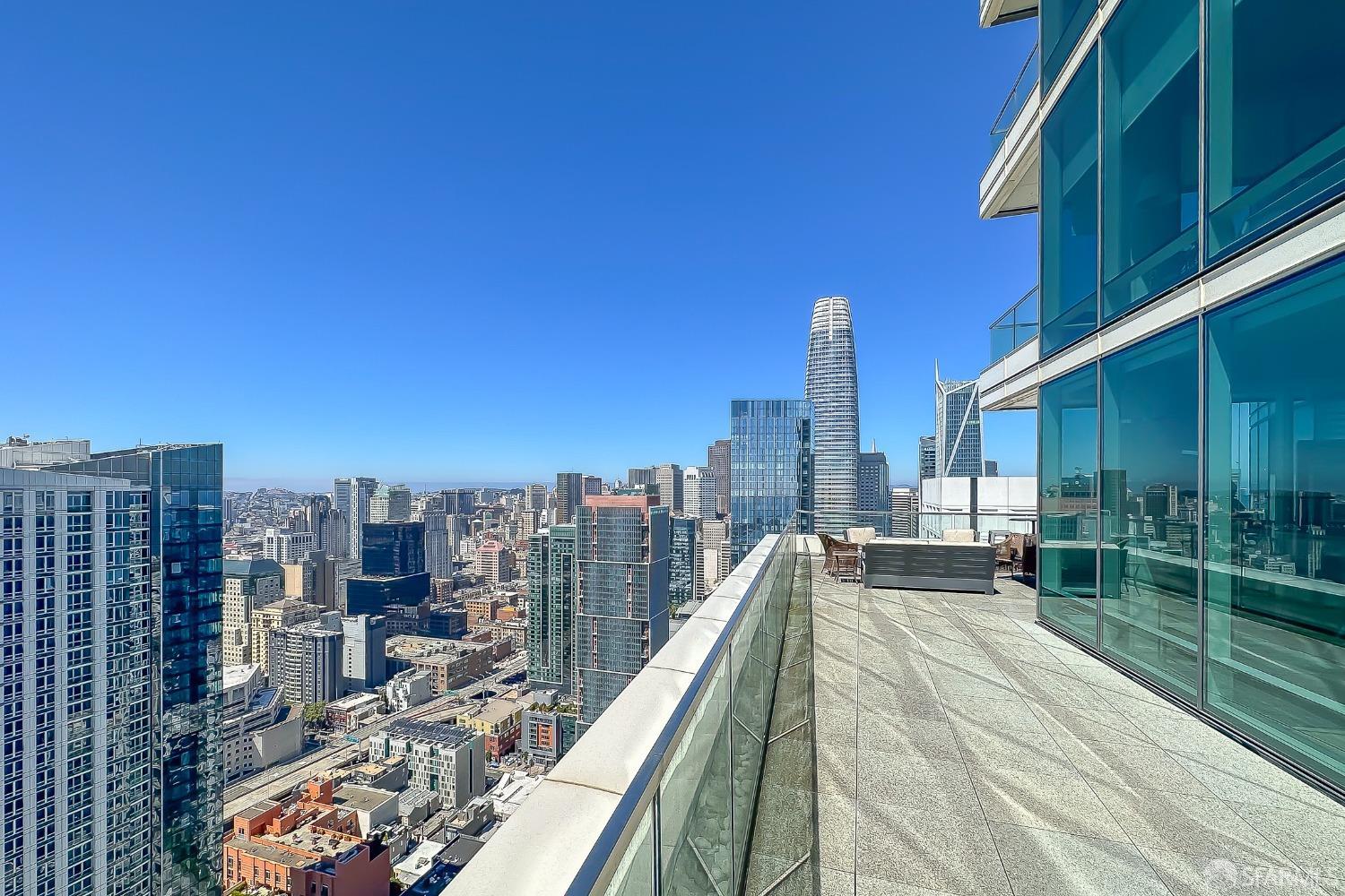 401 Harrison Street, Unit 44A San Francisco, CA 94105 - Photo 13 of 42 a view of balcony with city view
