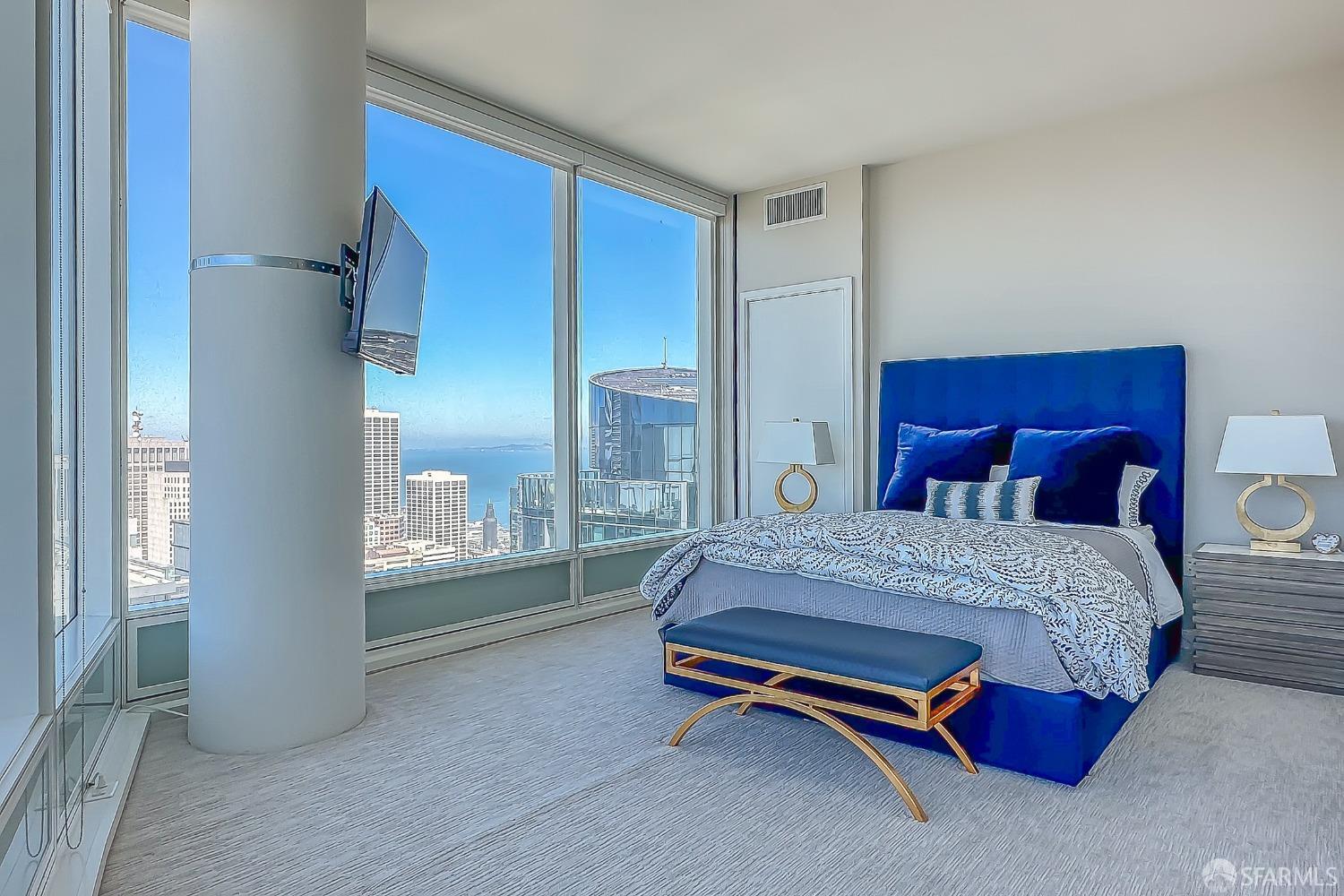 401 Harrison Street, Unit 44A San Francisco, CA 94105 - Photo 19 of 42 a bedroom with a bed and window