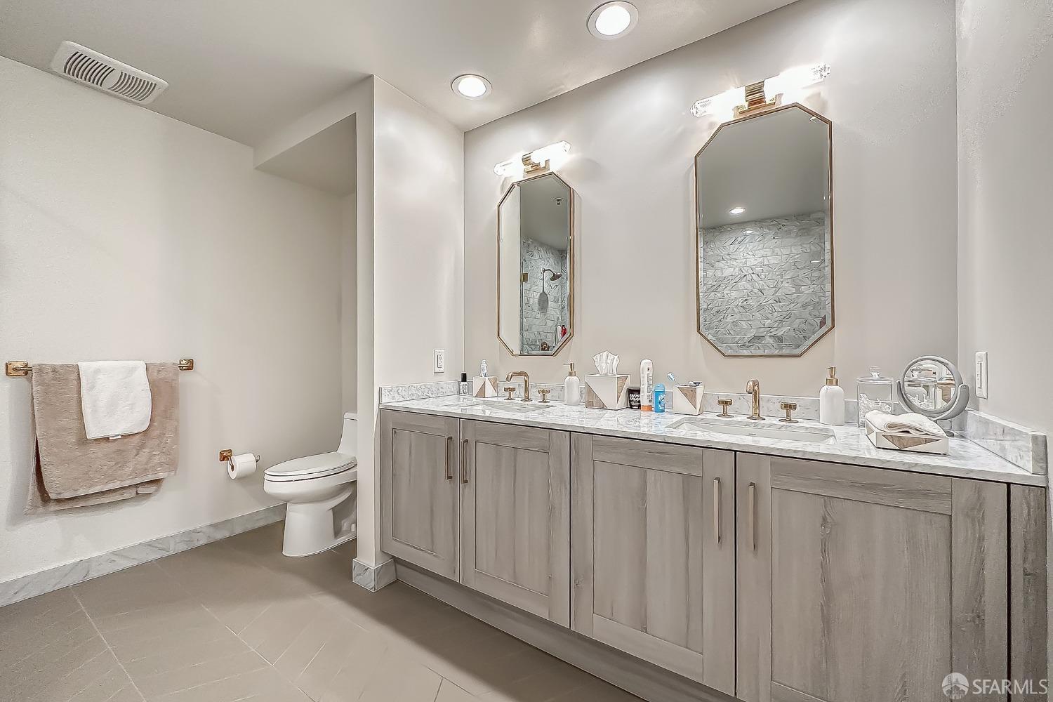 401 Harrison Street, Unit 44A San Francisco, CA 94105 - Photo 29 of 42 a bathroom with double vanity sinks and a mirror
