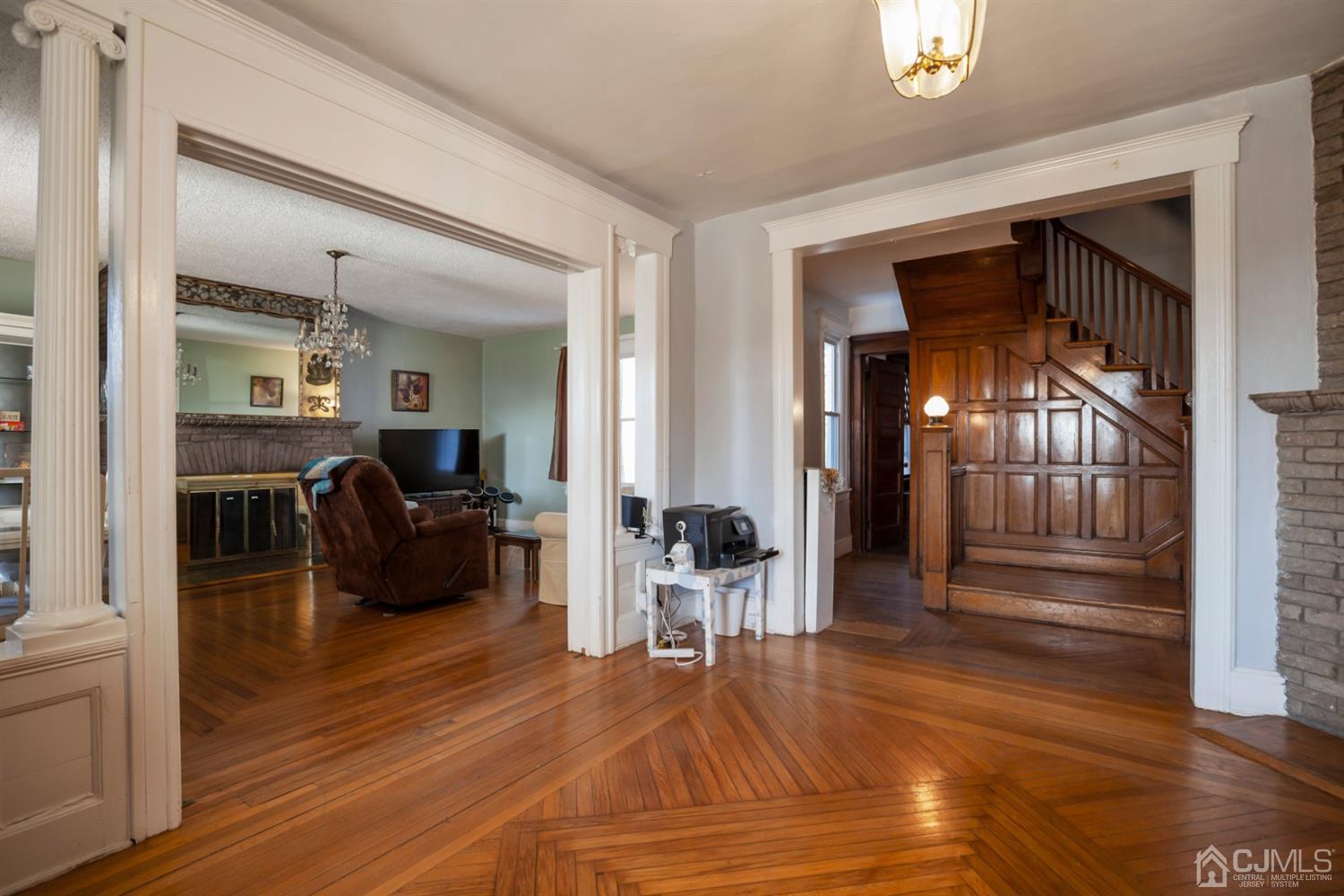 405 River Road Piscataway, NJ 08854 - Photo 8 of 22 Foyer