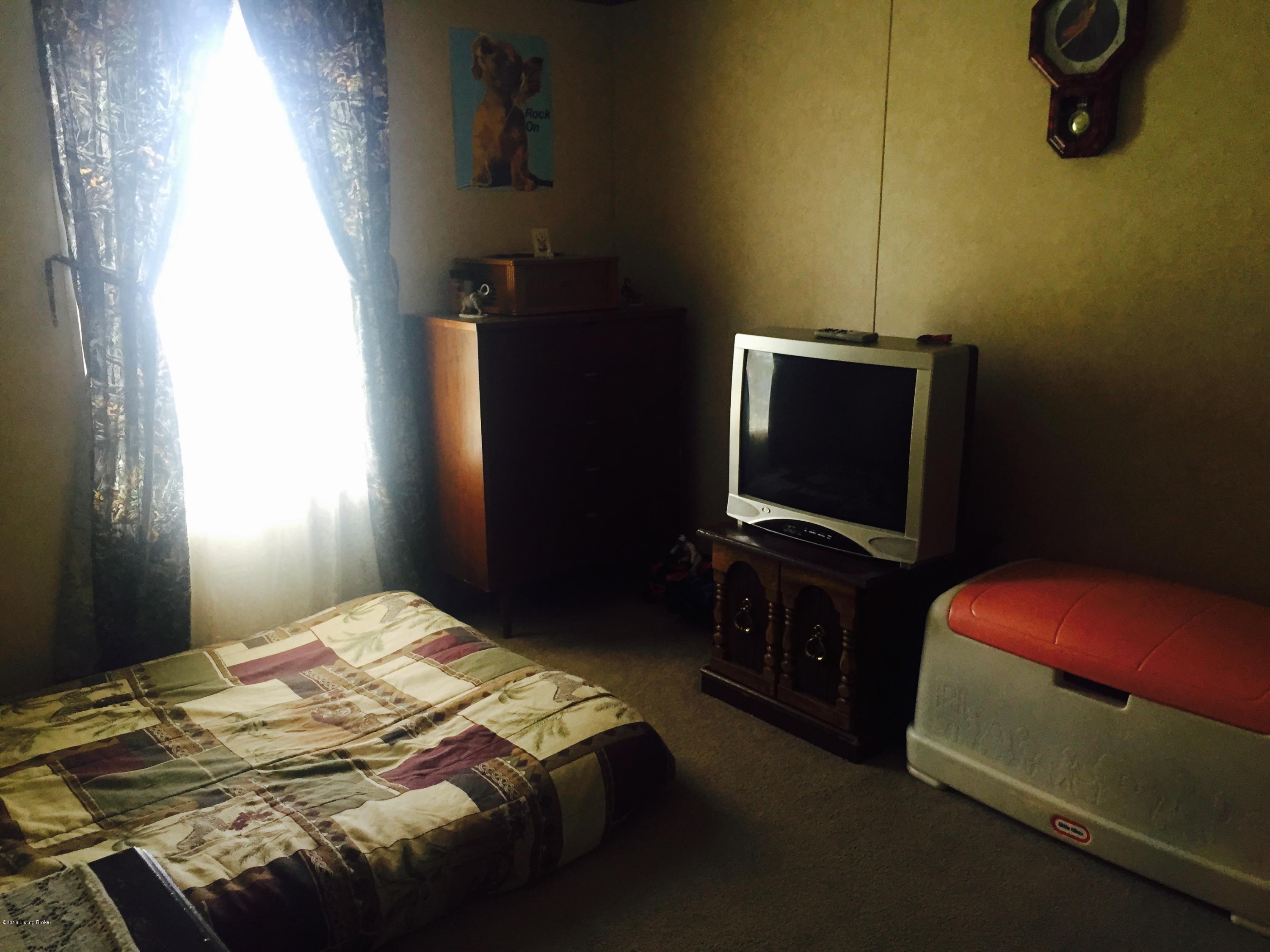 319 Houghlin Road Bloomfield, KY 40008 - Photo 14 of 23 FullSizeRender (9)