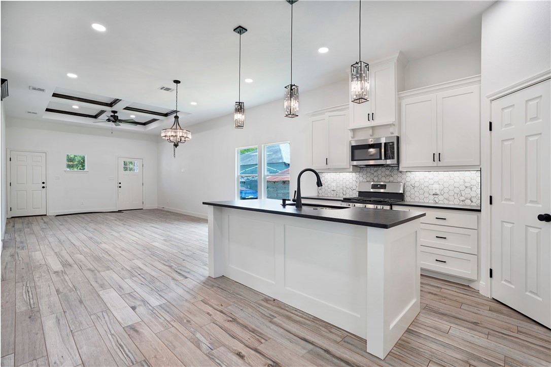 402 South Brazos Avenue Bryan, TX 77803 - Photo 3 of 19