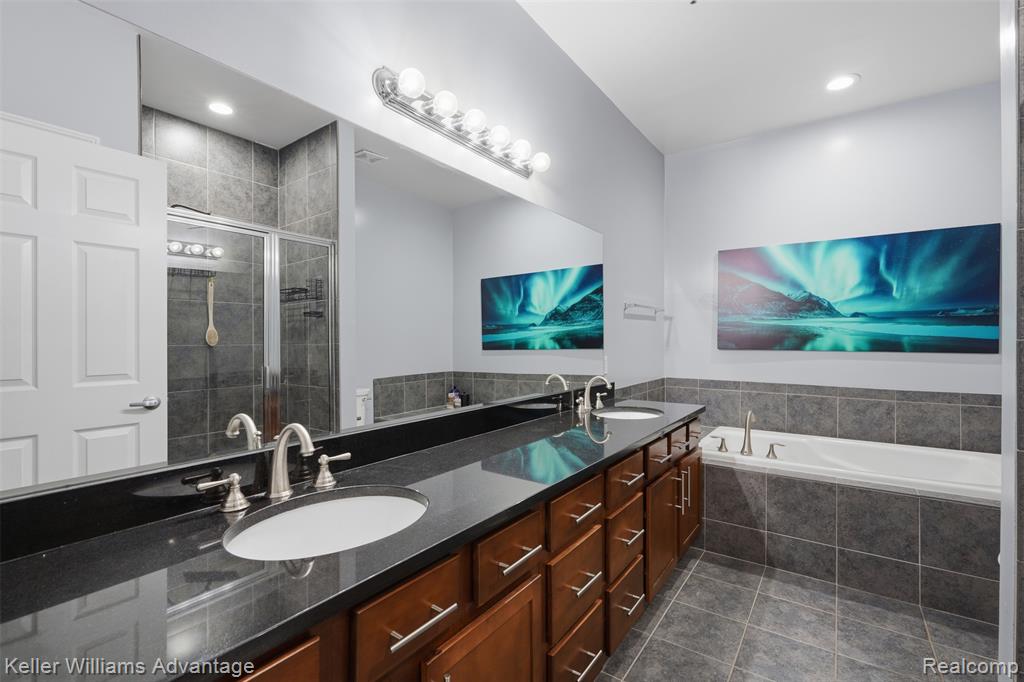 45658 South Stonewood Road Canton, MI 48187 - Photo 17 of 41