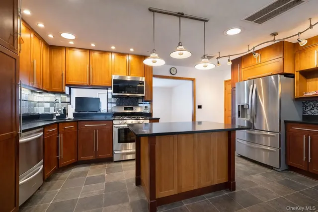 $450,000 | 145 North Fostertown Drive, Newburgh, NY 12550