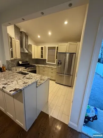 $2,650 | 95 Myrtle Avenue, Unit 1, Nutley, NJ 07110