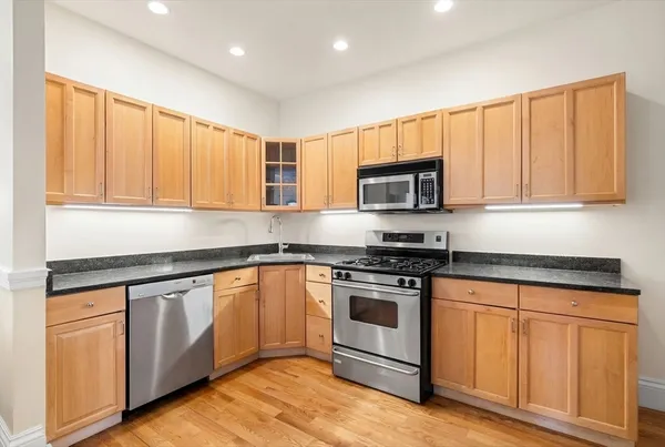 $4,900 | 795 East 5th Street, Unit 2, Boston, MA 02127