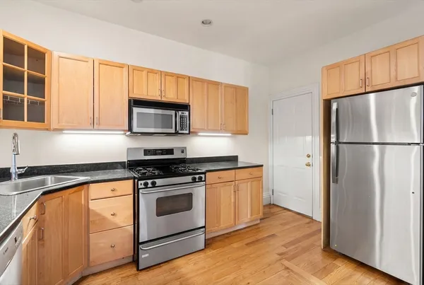 $4,900 | 795 East 5th Street, Unit 2, Boston, MA 02127